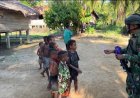 Satgas Yonif 407/PK Sambangi Warga Sabi, Cek Kesehatan hingga Berbagi Keceriaan